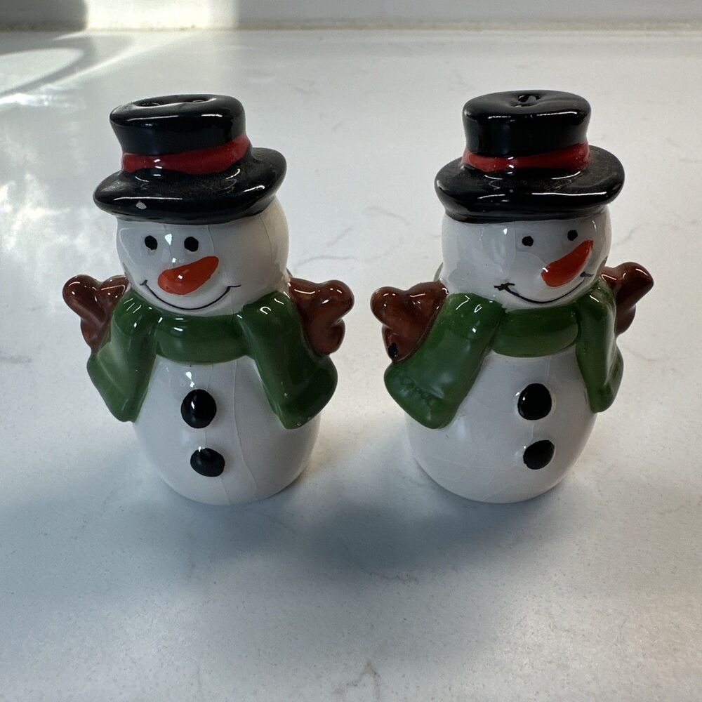 Snowman Christmas Salt and Pepper Shaker Set Holiday Hand Painted Ceramic